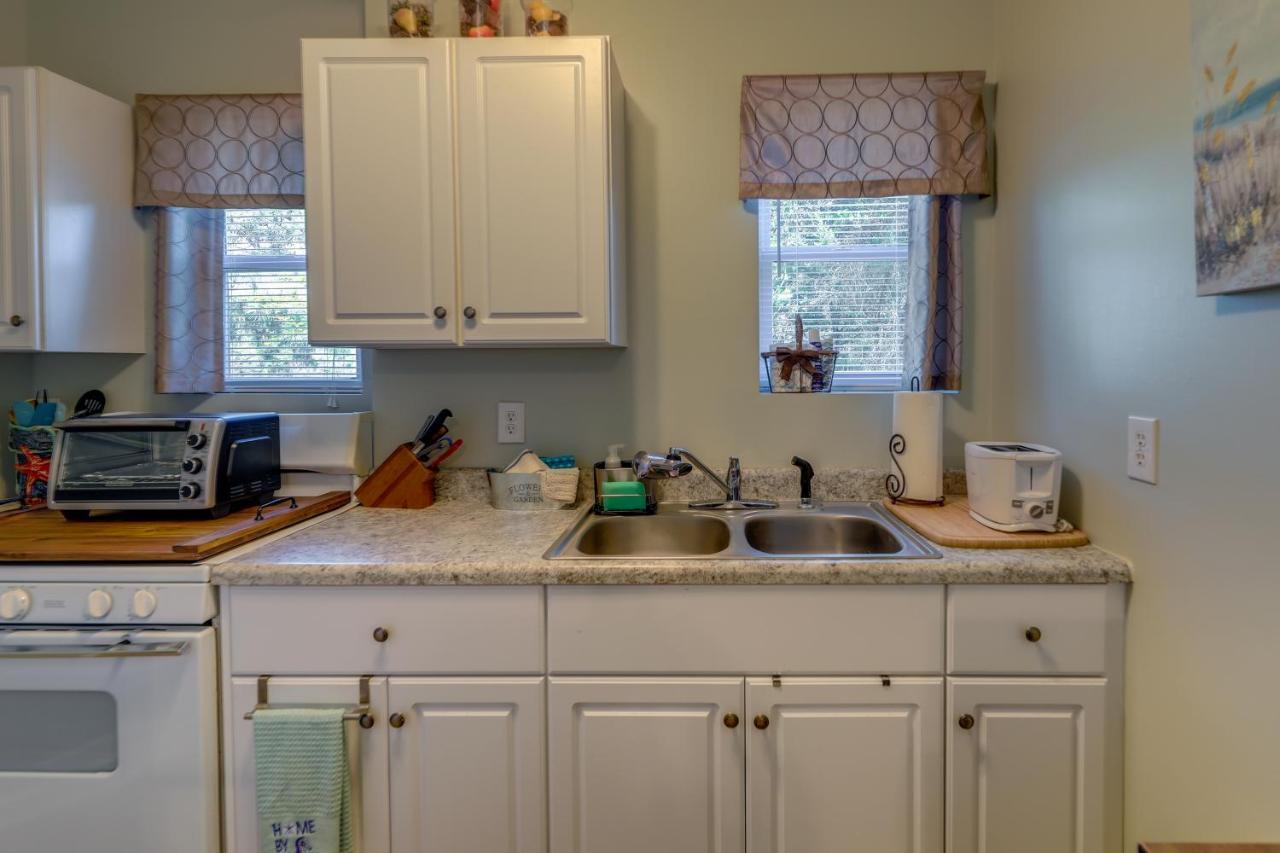 Sneads Ferry Vacation Rental Studio With Water Views 외부 사진